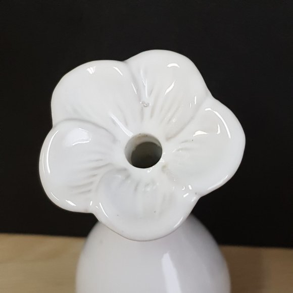 Torre & Tagus Collection Bud Vase - Picture 4 of 9